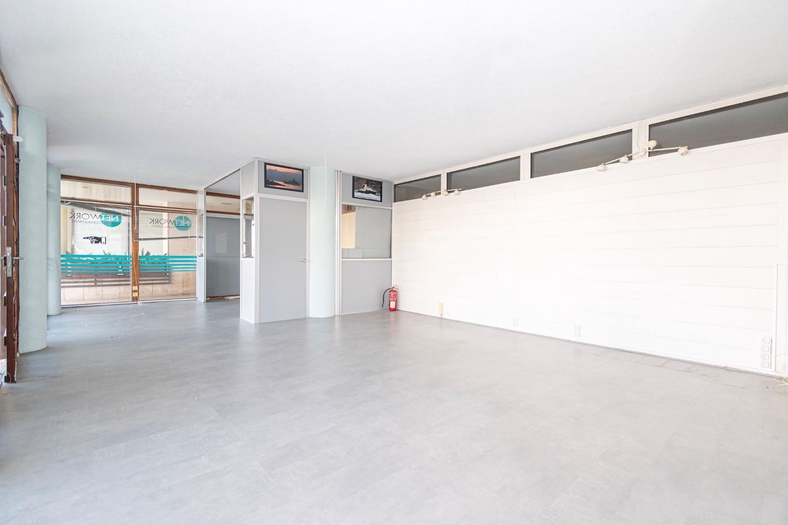 2 bedroom Commercial for sale in Palma de Mallorca with pool - € 349,000 (Ref: 9690949)