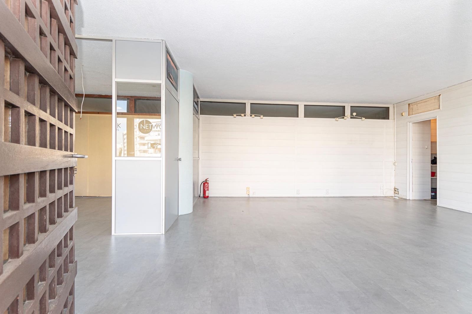 2 bedroom Commercial for sale in Palma de Mallorca with pool - € 349,000 (Ref: 9690949)