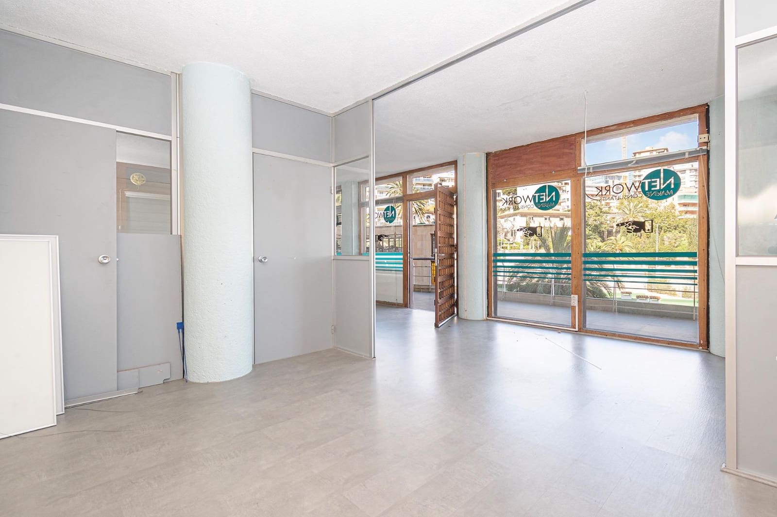 2 bedroom Commercial for sale in Palma de Mallorca with pool - € 349,000 (Ref: 9690949)