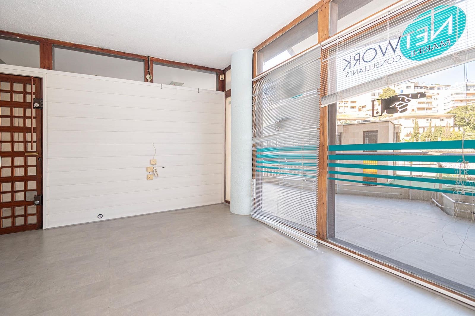 2 bedroom Commercial for sale in Palma de Mallorca with pool - € 349,000 (Ref: 9690949)