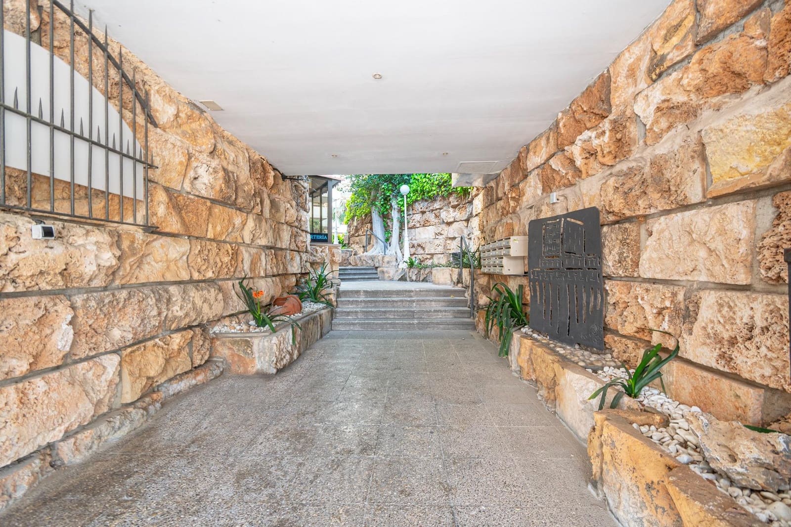 2 bedroom Commercial for sale in Palma de Mallorca with pool - € 349,000 (Ref: 9690949)