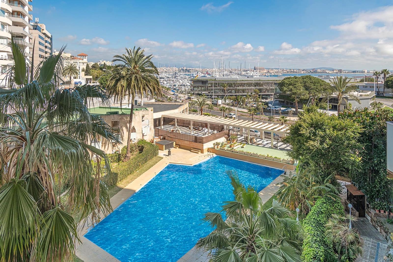 2 bedroom Commercial for sale in Palma de Mallorca with pool - € 349,000 (Ref: 9690949)