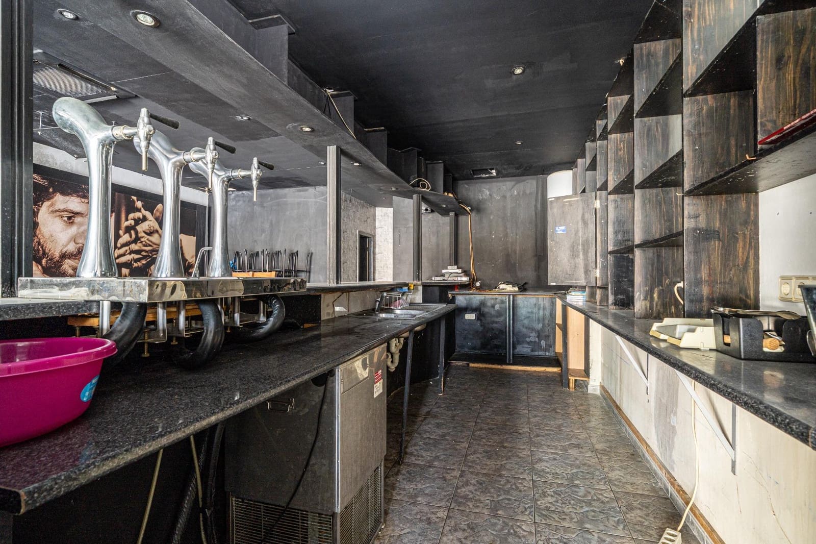 Commercial for sale in Santa Ponsa - € 149,000 (Ref: 9726785)