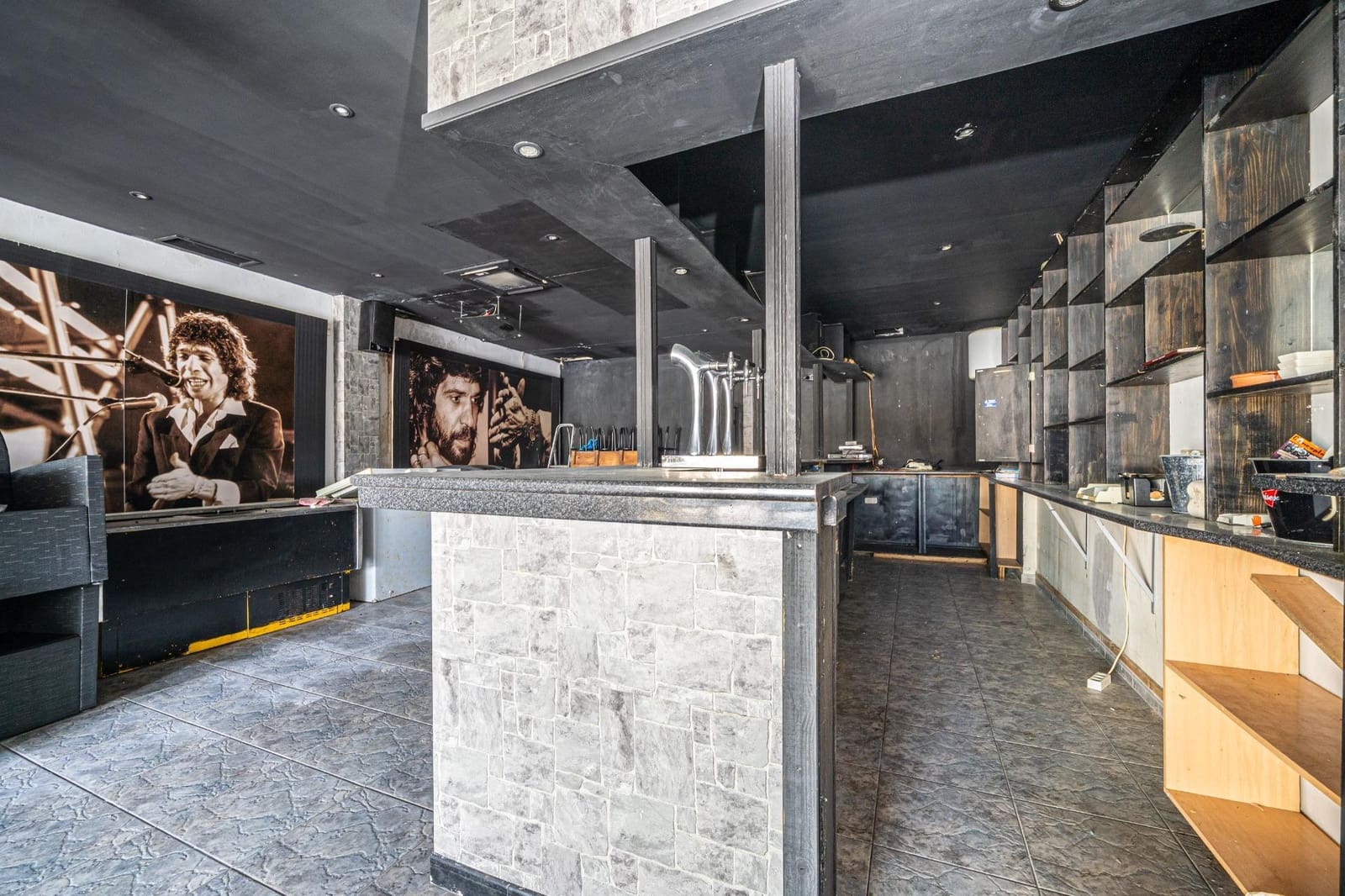 Commercial for sale in Santa Ponsa - € 149,000 (Ref: 9726785)