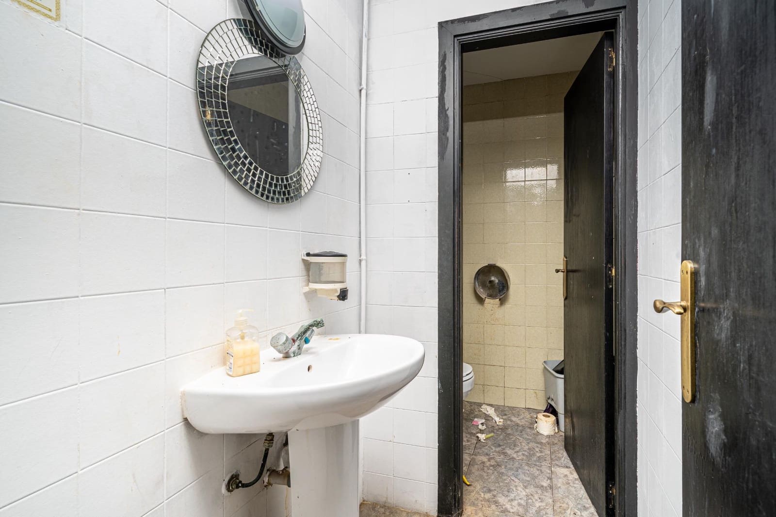 Commercial for sale in Santa Ponsa - € 149,000 (Ref: 9726785)