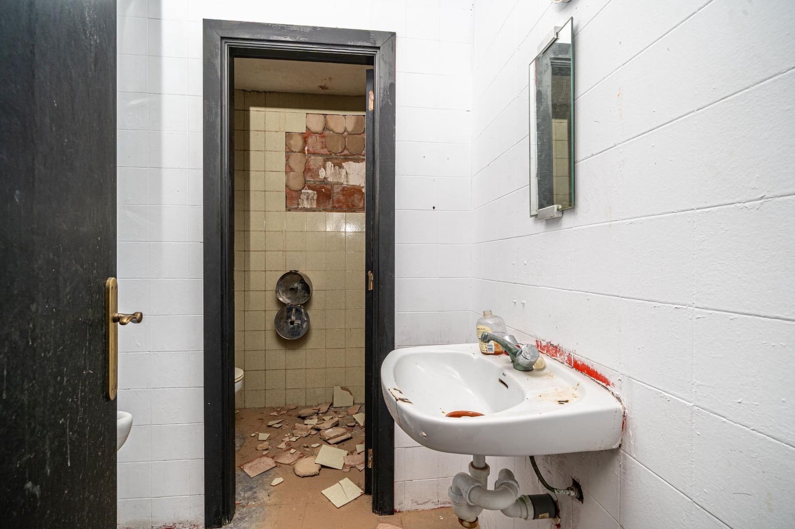 Commercial for sale in Santa Ponsa - € 149,000 (Ref: 9726785)