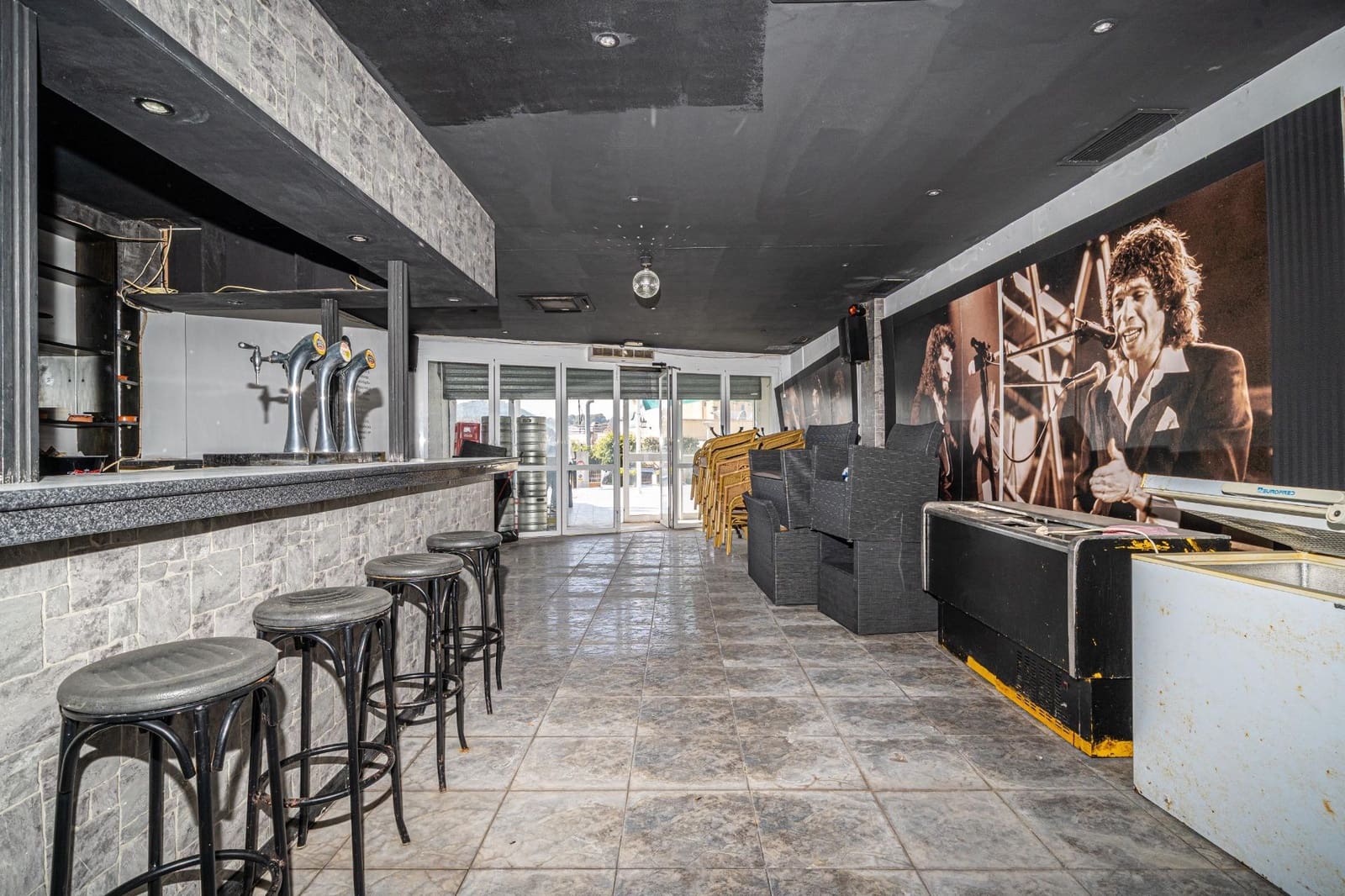 Commercial for sale in Santa Ponsa - € 149,000 (Ref: 9726785)