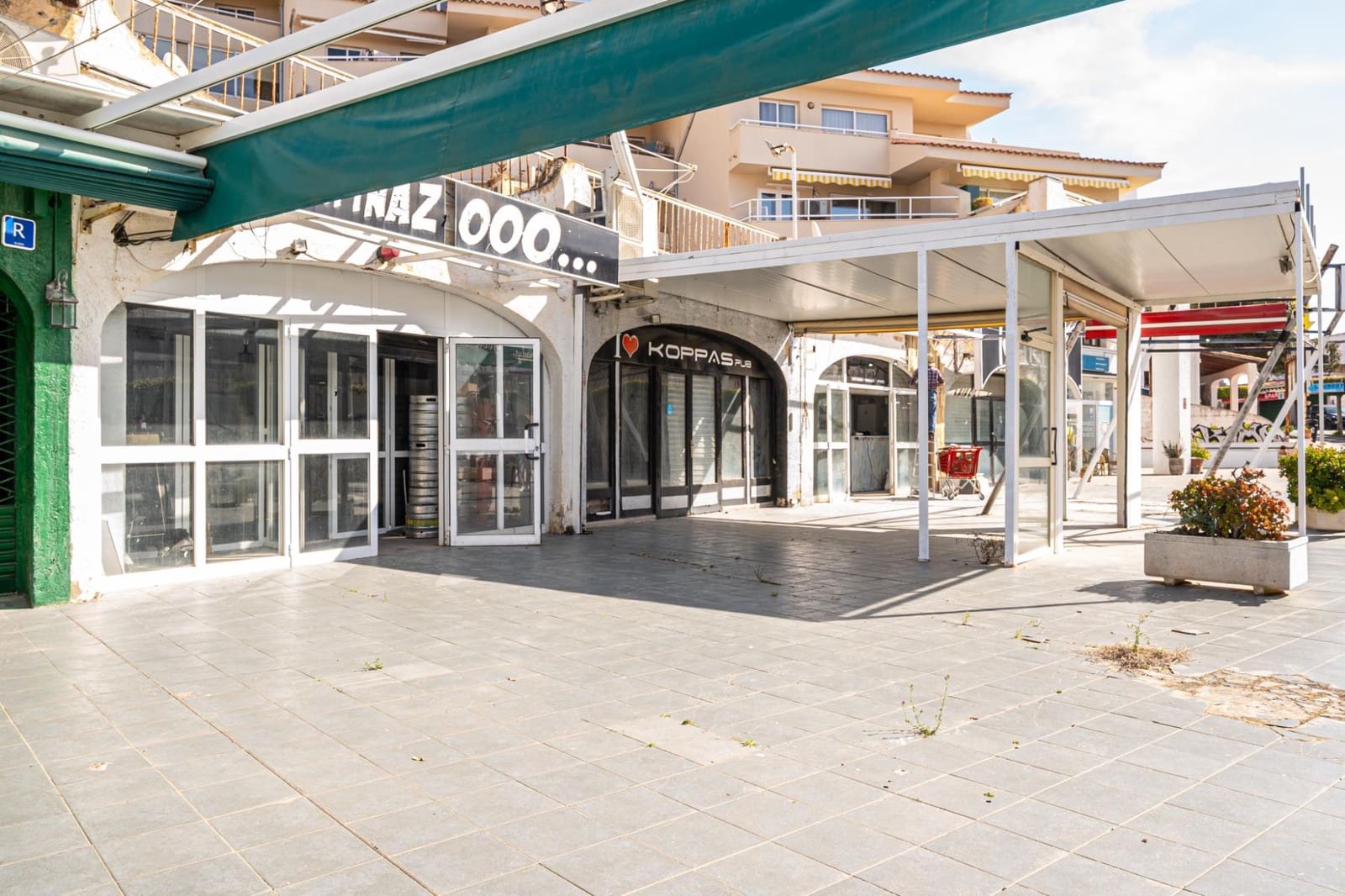 Commercial for sale in Santa Ponsa - € 139,900 (Ref: 9726785)