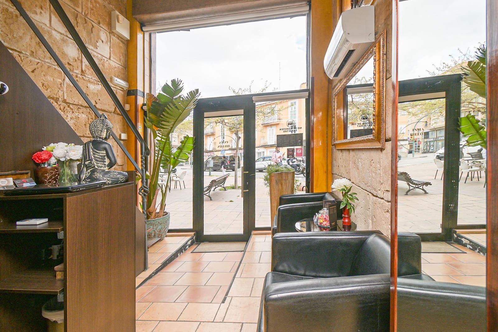 3 bedroom Commercial for sale in Palma de Mallorca - € 350,000 (Ref: 9732377)