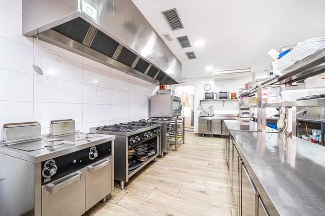 Kommersiell til leie i Santa Ponsa, Calvià - € 4 000 (Ref: 9812281)