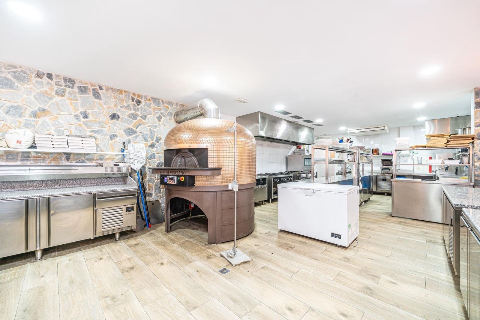 Kommersiell til leie i Santa Ponsa - € 4 000 (Ref: 9812281)