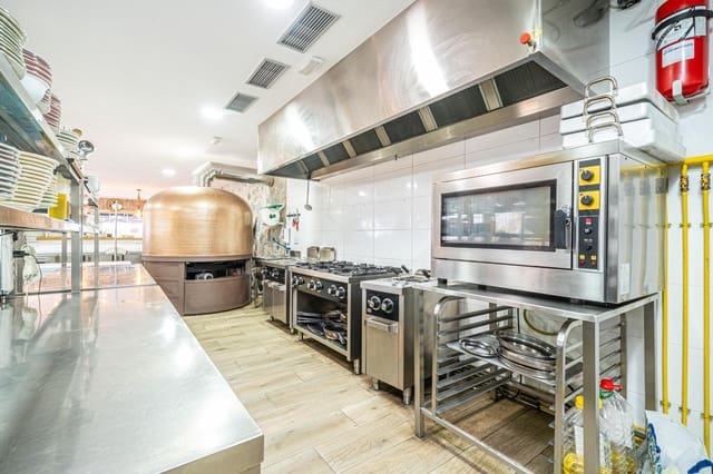 Kommersiell til leie i Santa Ponsa, Calvià - € 4 000 (Ref: 9812281)