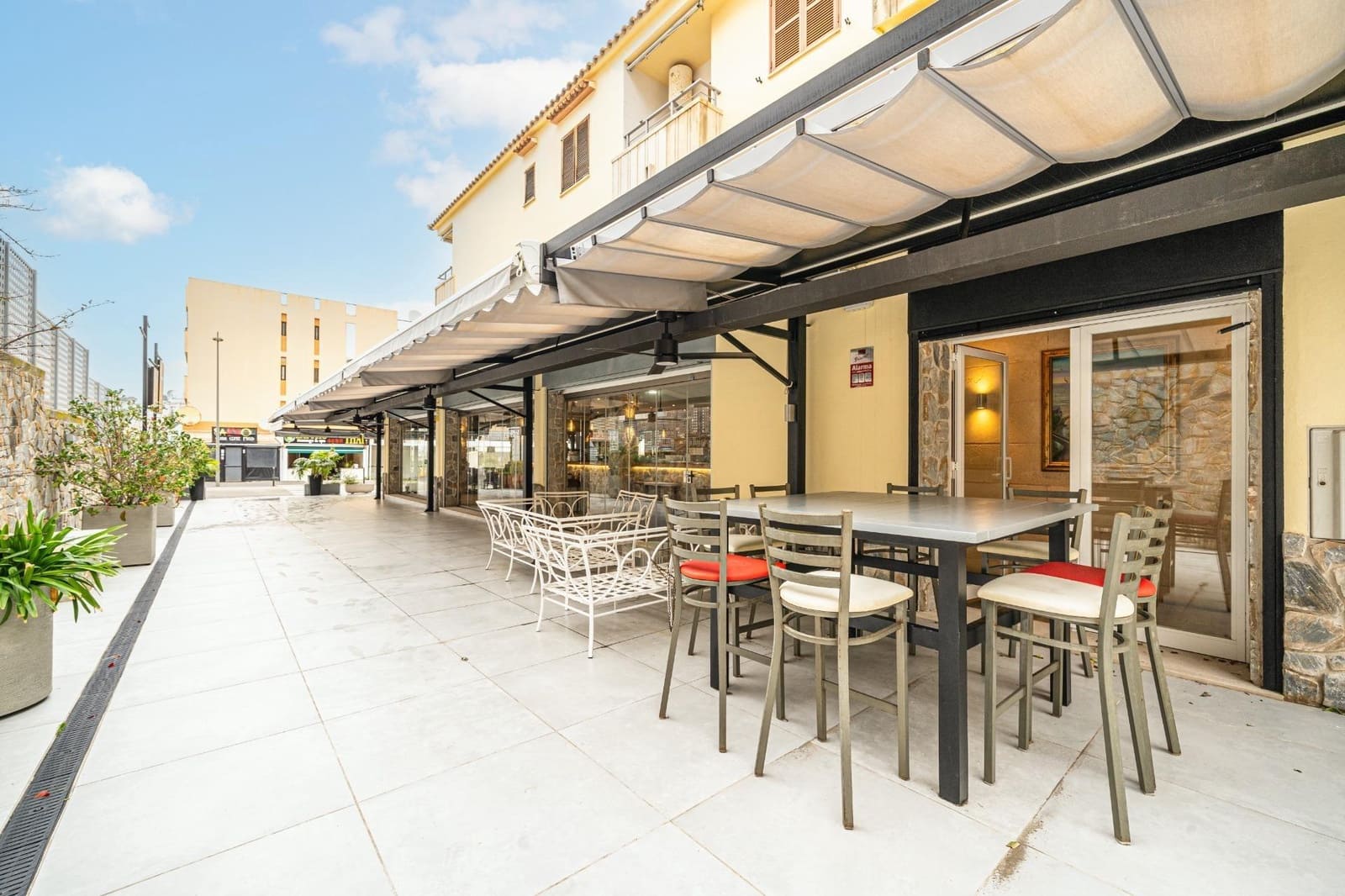 Kommersiell til leie i Santa Ponsa - € 4 000 (Ref: 9812281)