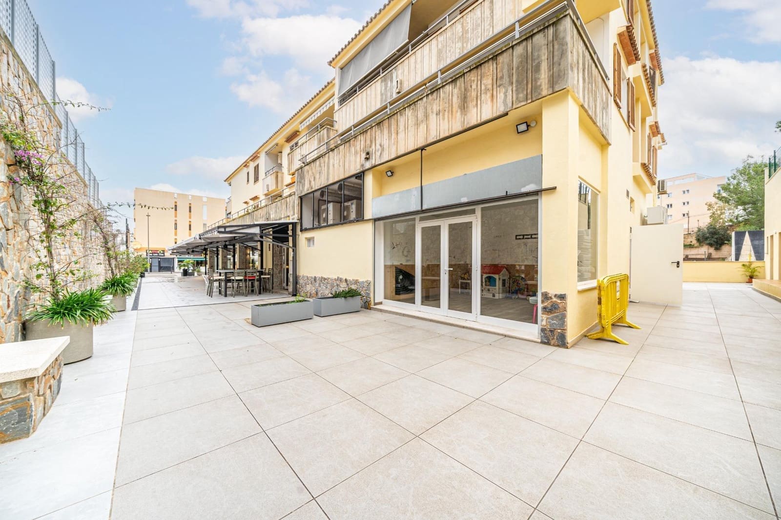 Kommersiell til leie i Santa Ponsa - € 4 000 (Ref: 9812281)