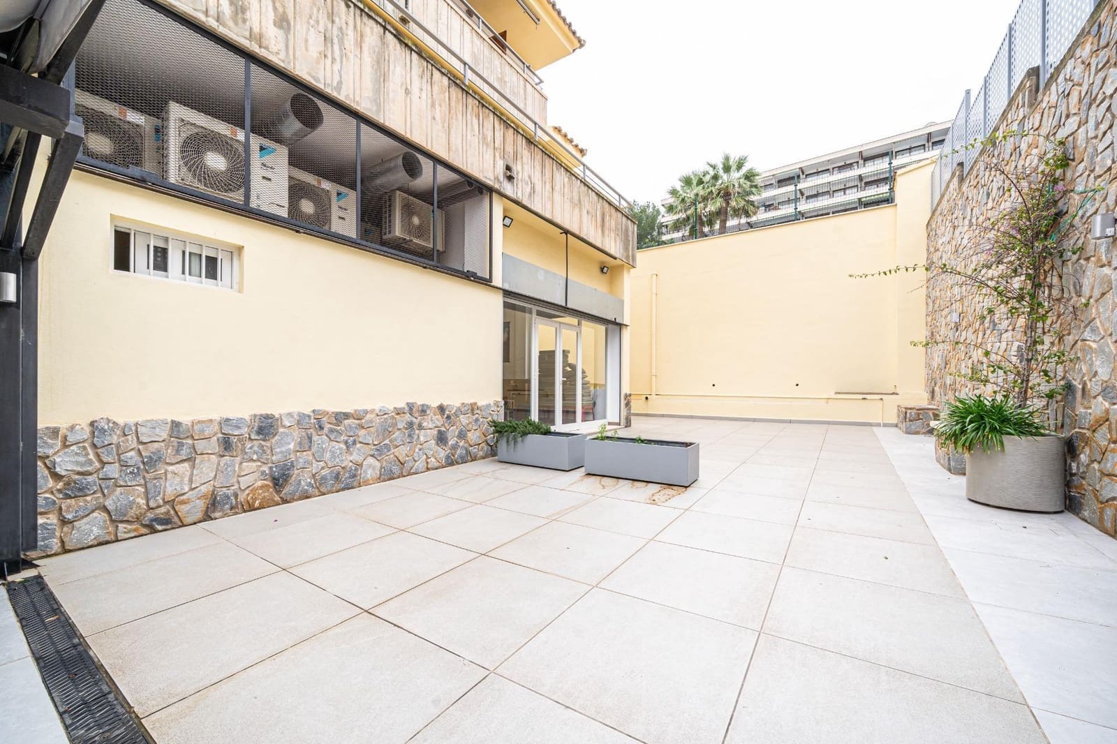 Kommersiell til leie i Santa Ponsa - € 4 000 (Ref: 9812281)