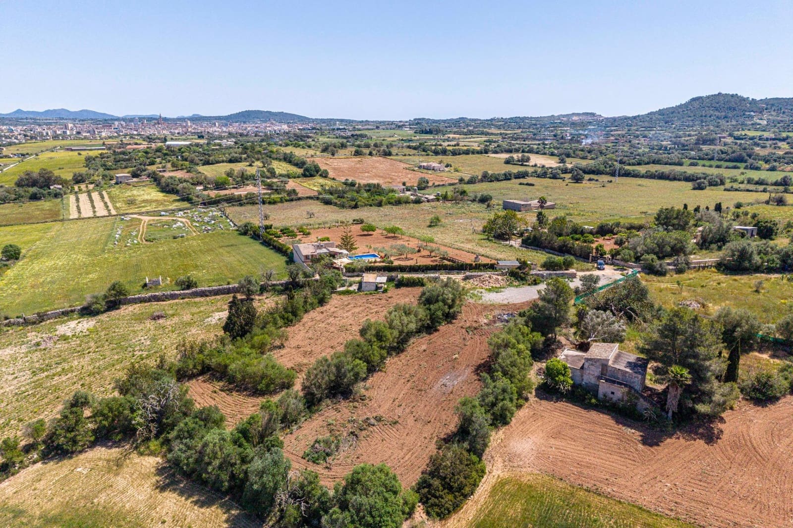 Finca/Country House for sale in Manacor - € 180,000 (Ref: 9820347)