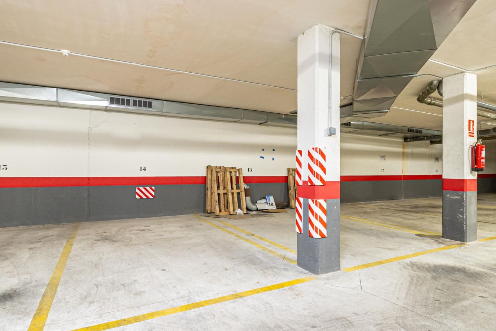 Garage zu vermieten in Coll d'en Rabassa - 120 € (Ref: 9833845)