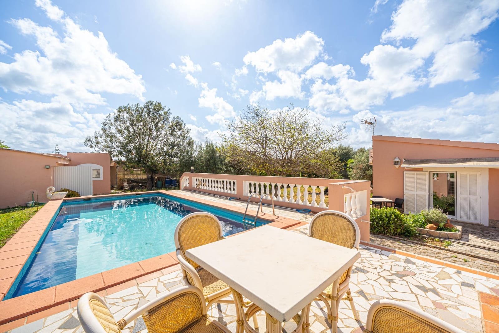3 quarto Moradia para venda em Son Ferriol com piscina garagem - 690 000 € (Ref: 9839467)