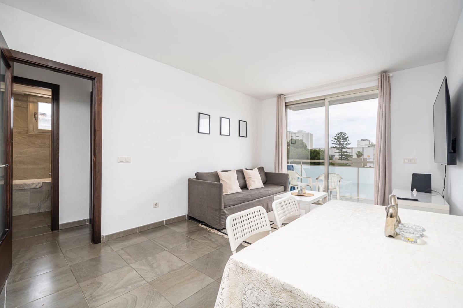 2 bedroom Flat for sale in Sant Llorenc des Cardassar - € 299,900 (Ref: 9839468)
