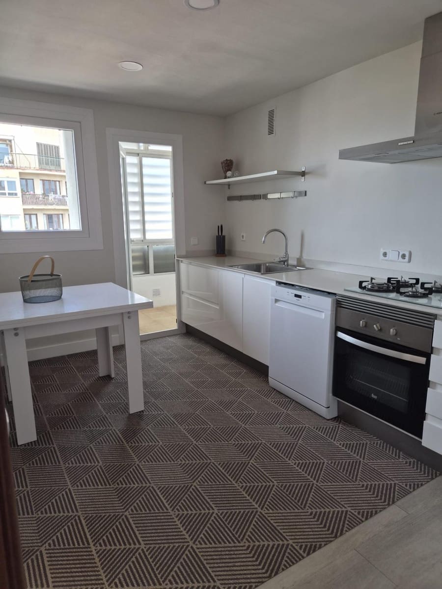 3 bedroom Flat for rent in Palma de Mallorca - € 2,500 (Ref: 9904153)