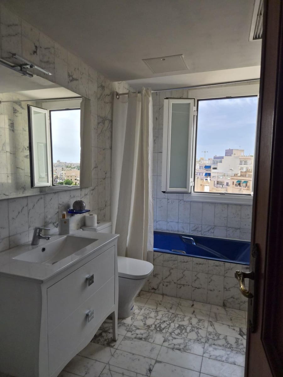 3 bedroom Flat for rent in Palma de Mallorca - € 2,500 (Ref: 9904153)