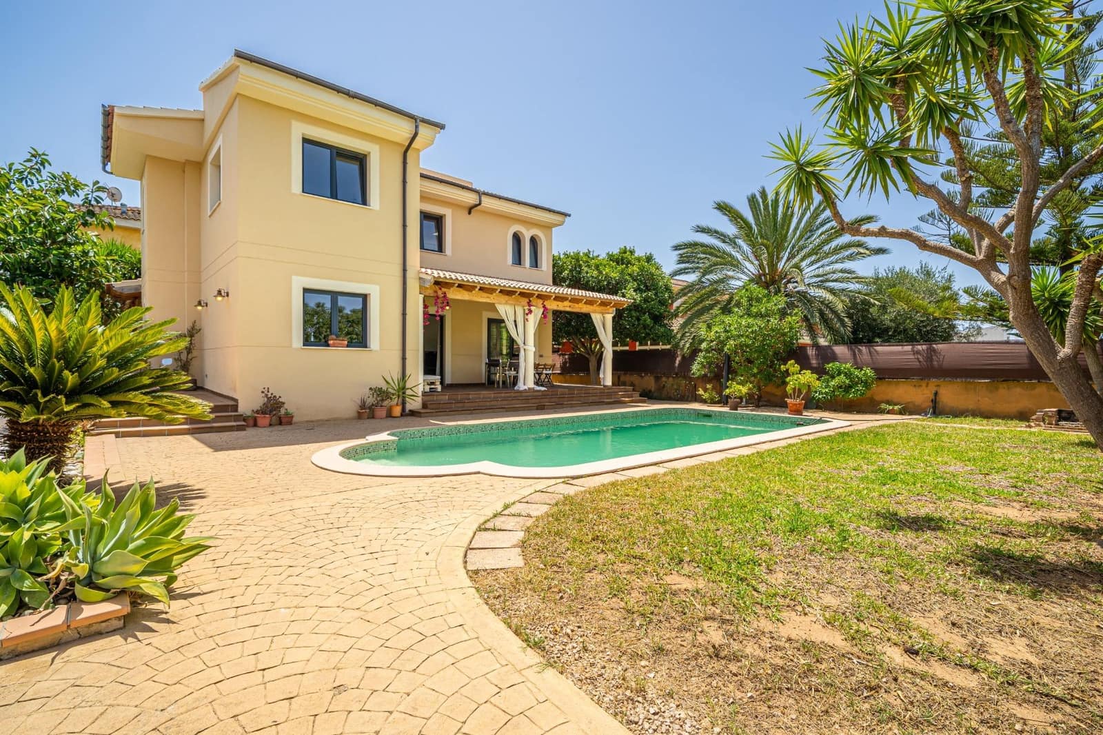 4 bedroom Villa for sale in Sa Cabaneta / La Cabaneta with pool garage - € 899,000 (Ref: 9930823)