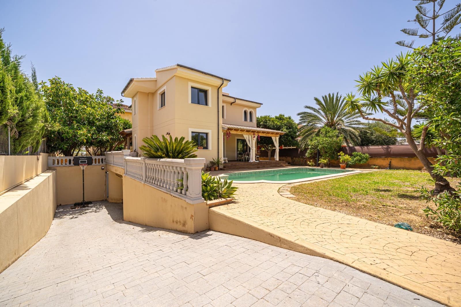 4 bedroom Villa for sale in Sa Cabaneta / La Cabaneta with pool garage - € 899,000 (Ref: 9930823)