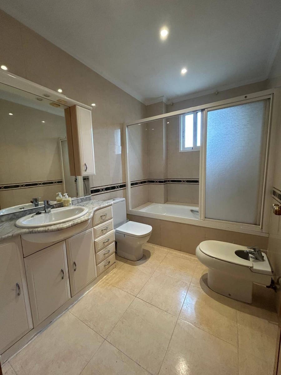 Piso de 4 habitaciones en Cartagena en alquiler - 1.200 € (Ref: 10009180)