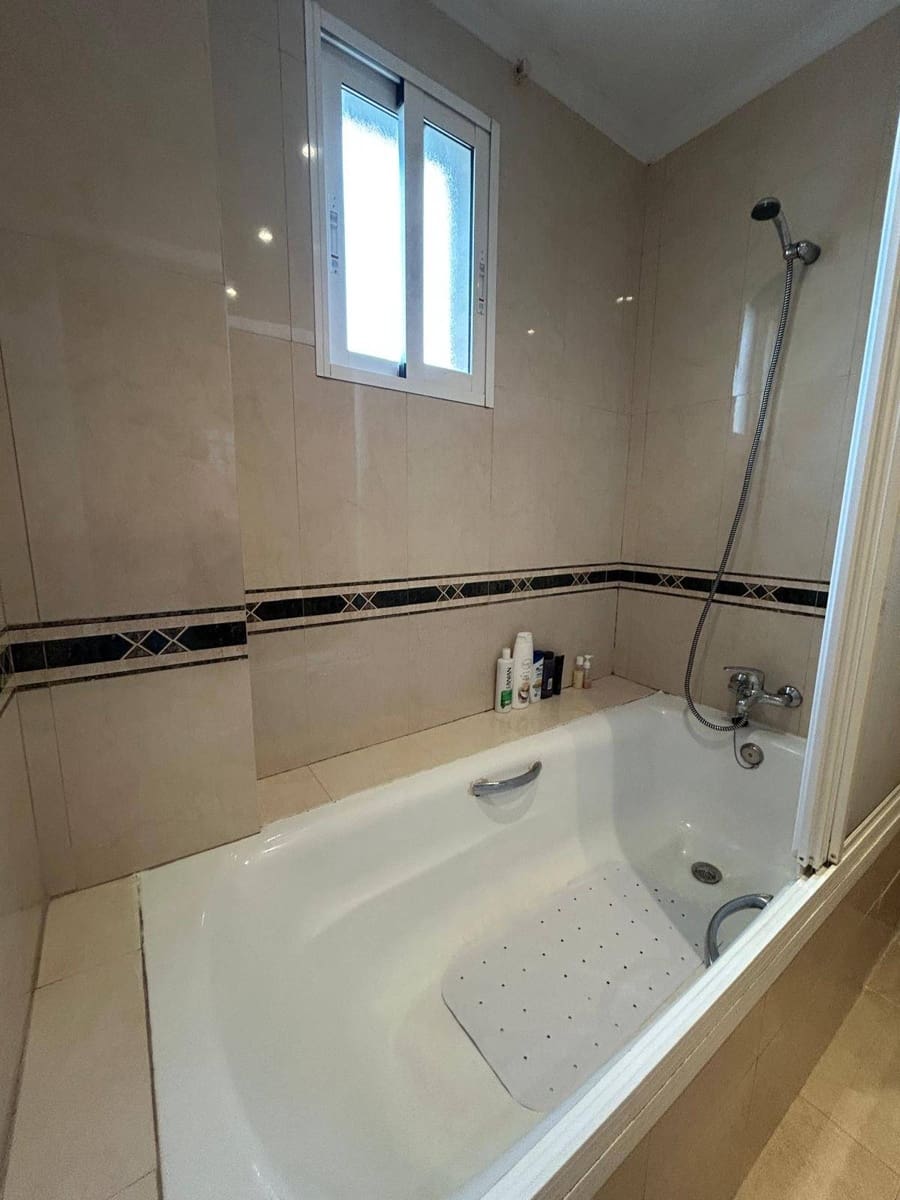 Piso de 4 habitaciones en Cartagena en alquiler - 1.200 € (Ref: 10009180)