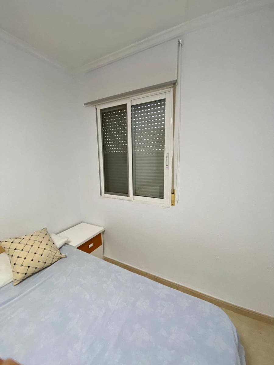 Piso de 4 habitaciones en Cartagena en alquiler - 1.200 € (Ref: 10009180)