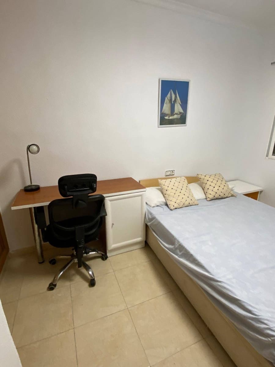 Piso de 4 habitaciones en Cartagena en alquiler - 1.200 € (Ref: 10009180)
