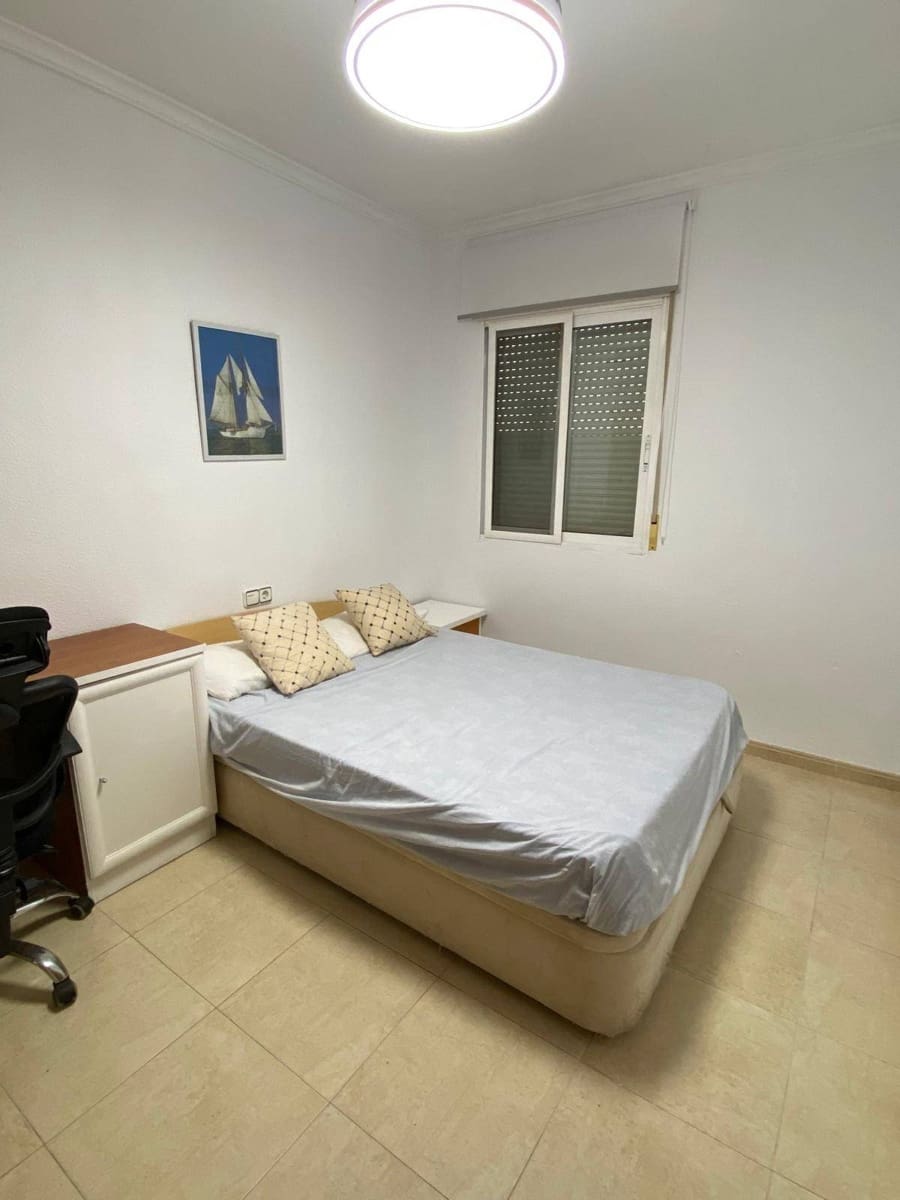 Piso de 4 habitaciones en Cartagena en alquiler - 1.200 € (Ref: 10009180)