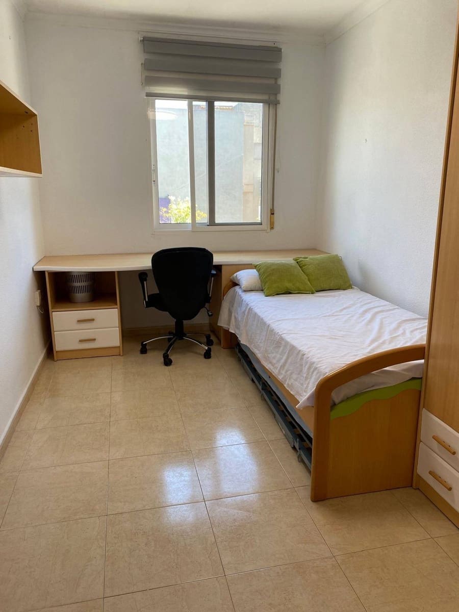 Piso de 4 habitaciones en Cartagena en alquiler - 1.200 € (Ref: 10009180)