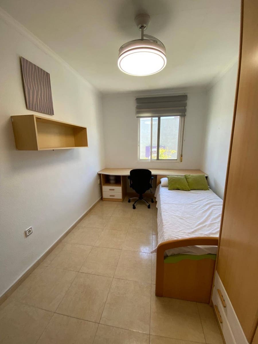 Piso de 4 habitaciones en Cartagena en alquiler - 1.200 € (Ref: 10009180)