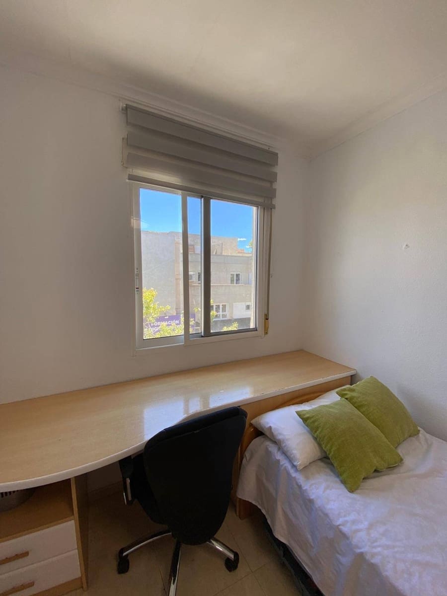 Piso de 4 habitaciones en Cartagena en alquiler - 1.200 € (Ref: 10009180)