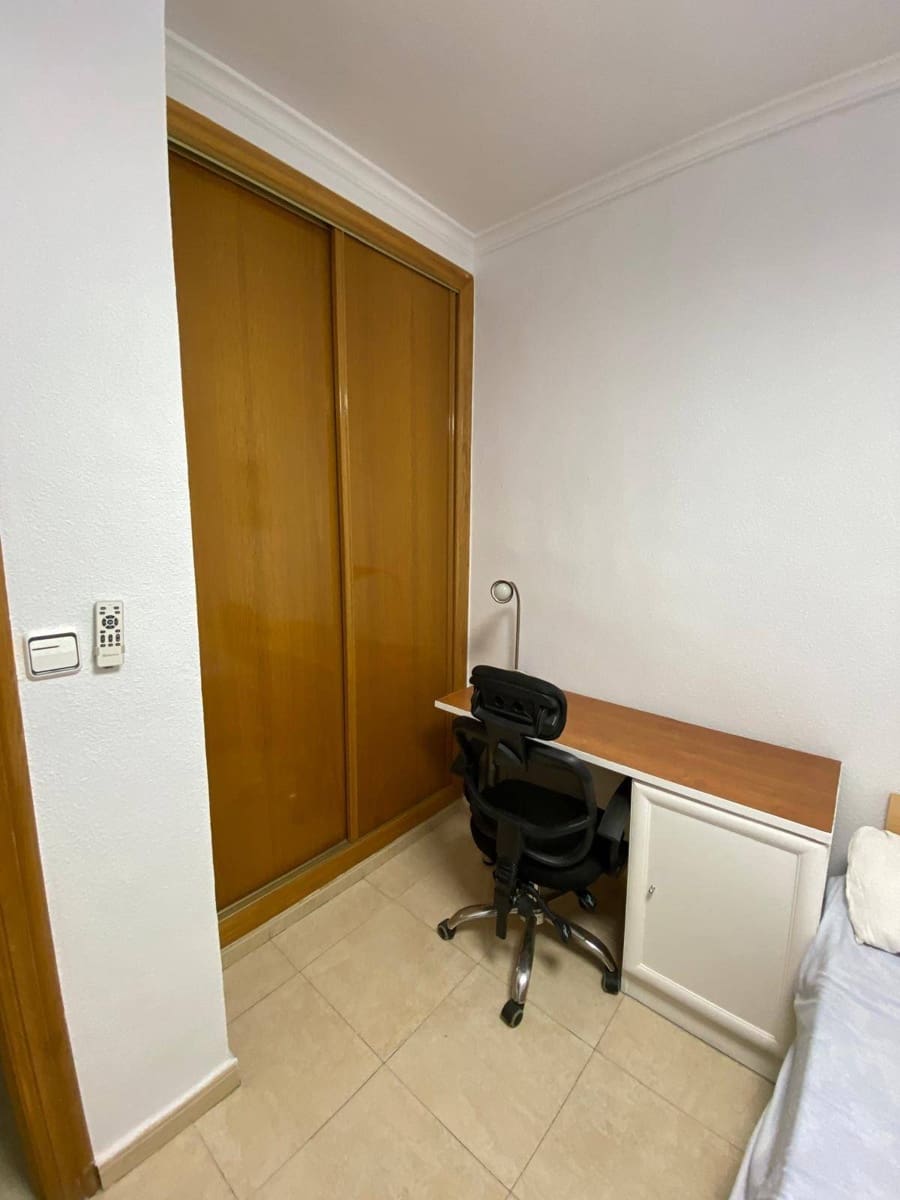 Piso de 4 habitaciones en Cartagena en alquiler - 1.200 € (Ref: 10009180)