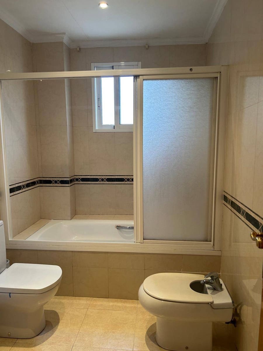 Piso de 4 habitaciones en Cartagena en alquiler - 1.200 € (Ref: 10009180)