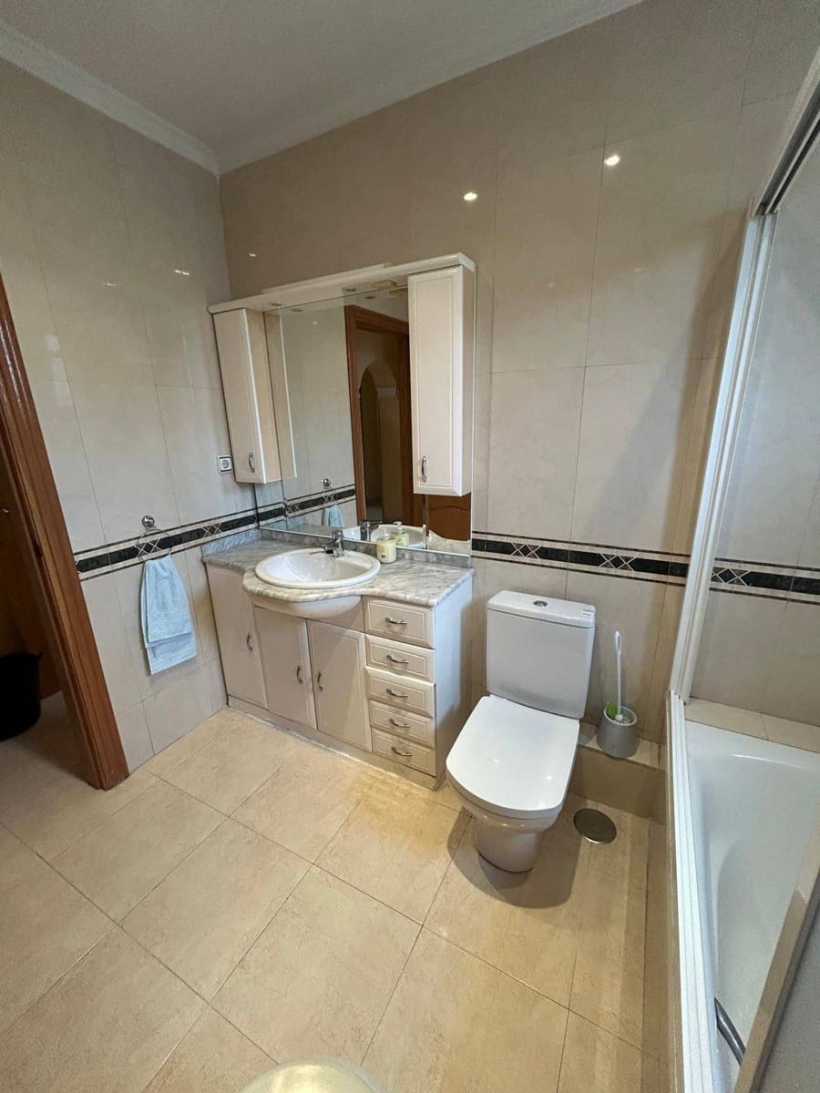 Piso de 4 habitaciones en Cartagena en alquiler - 1.200 € (Ref: 10009180)