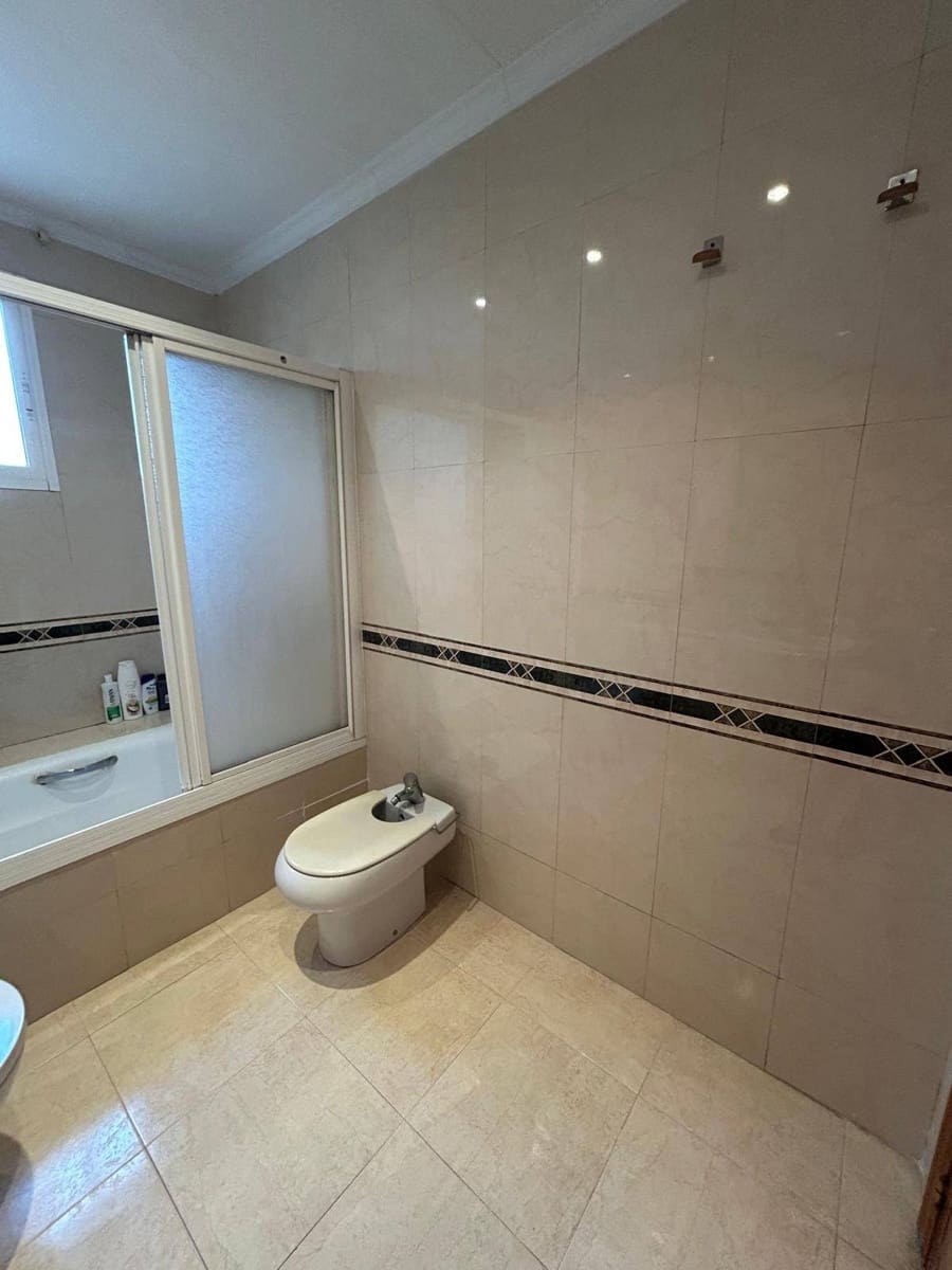 Piso de 4 habitaciones en Cartagena en alquiler - 1.200 € (Ref: 10009180)