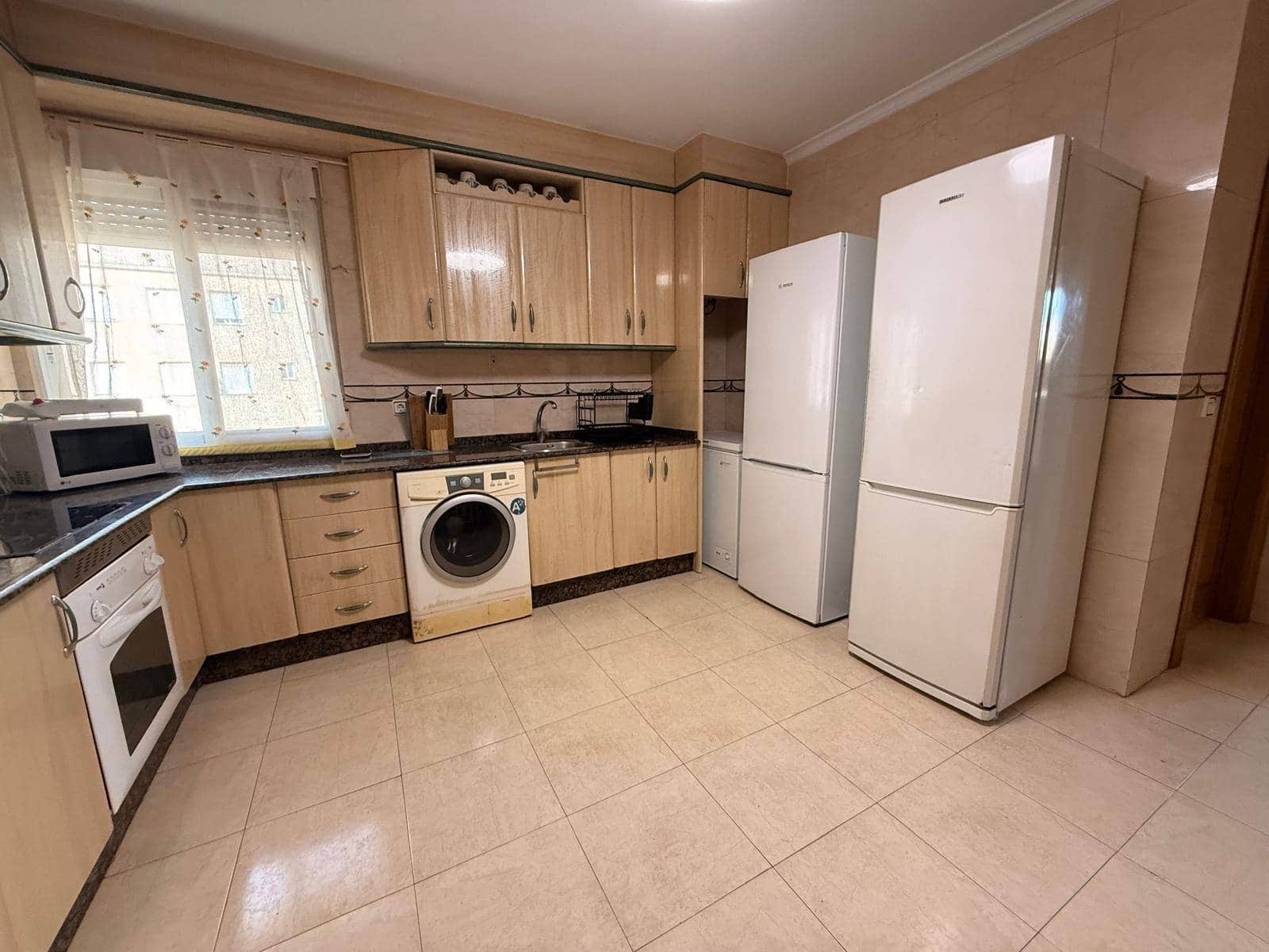 Piso de 4 habitaciones en Cartagena en alquiler - 1.200 € (Ref: 10009180)
