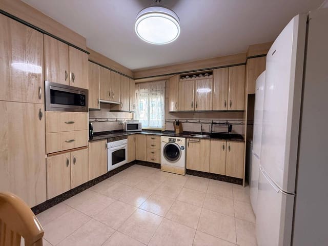 Piso de 4 habitaciones en Cartagena en alquiler - 1.200 € (Ref: 10009180)