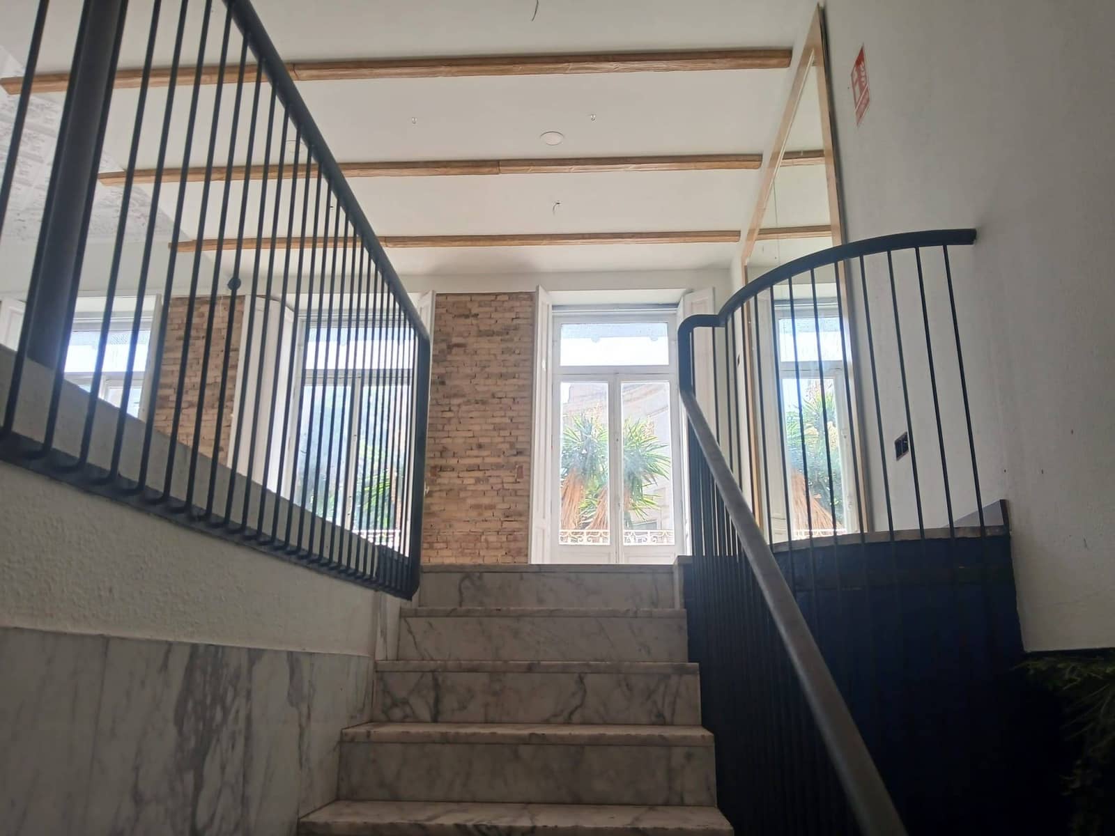 Commercial for rent in Cartagena - € 2,400 (Ref: 10034064)