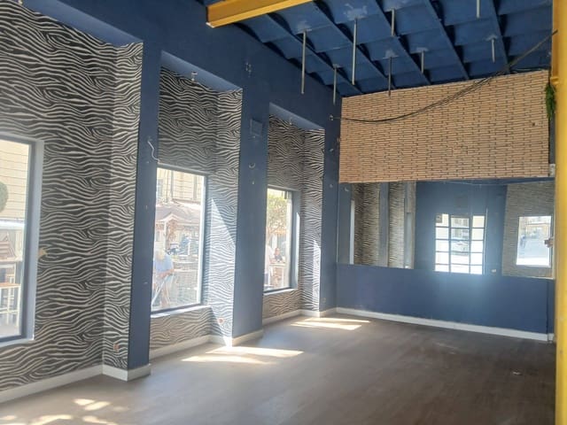 Commercial for rent in Cartagena - € 2,400 (Ref: 10034064)