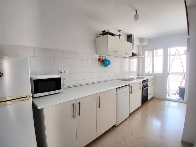 3 slaapkamer Flat te huur in Cartagena met garage - € 750 (Ref: 9890710)