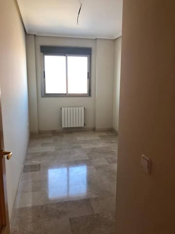 3 bedroom Penthouse for rent in Cartagena with garage - € 750 (Ref: 9898748)
