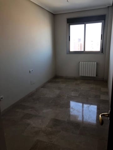 3 bedroom Penthouse for rent in Cartagena with garage - € 750 (Ref: 9898748)
