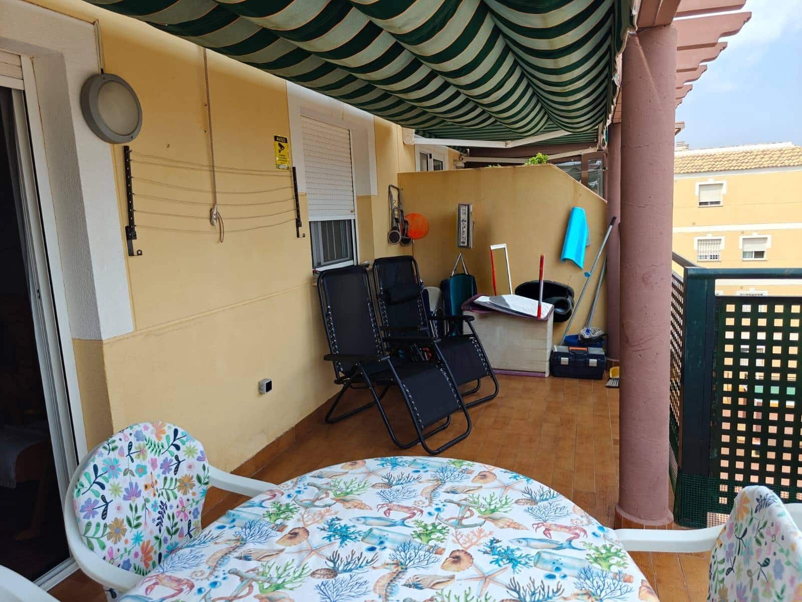 2 soveværelse Penthouse til leje i Islas Menores med swimmingpool - € 700 (Ref: 9915892)