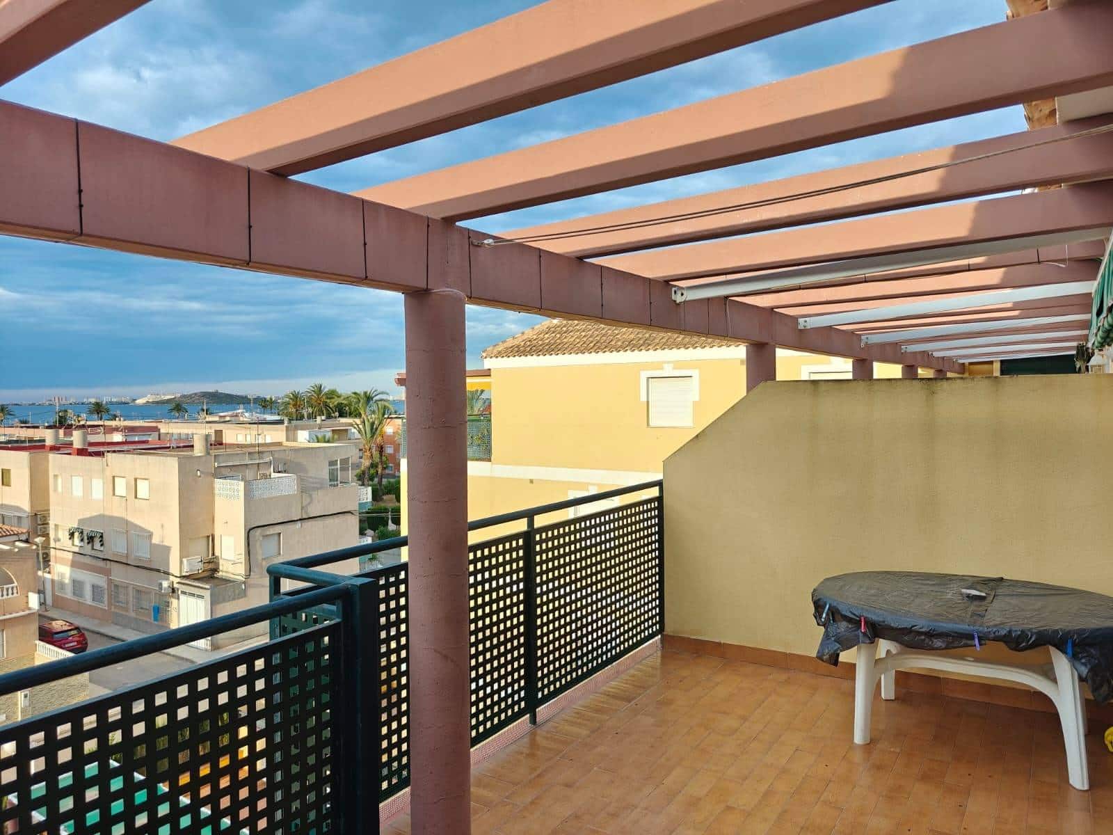 2 soveværelse Penthouse til leje i Islas Menores med swimmingpool - € 700 (Ref: 9915892)