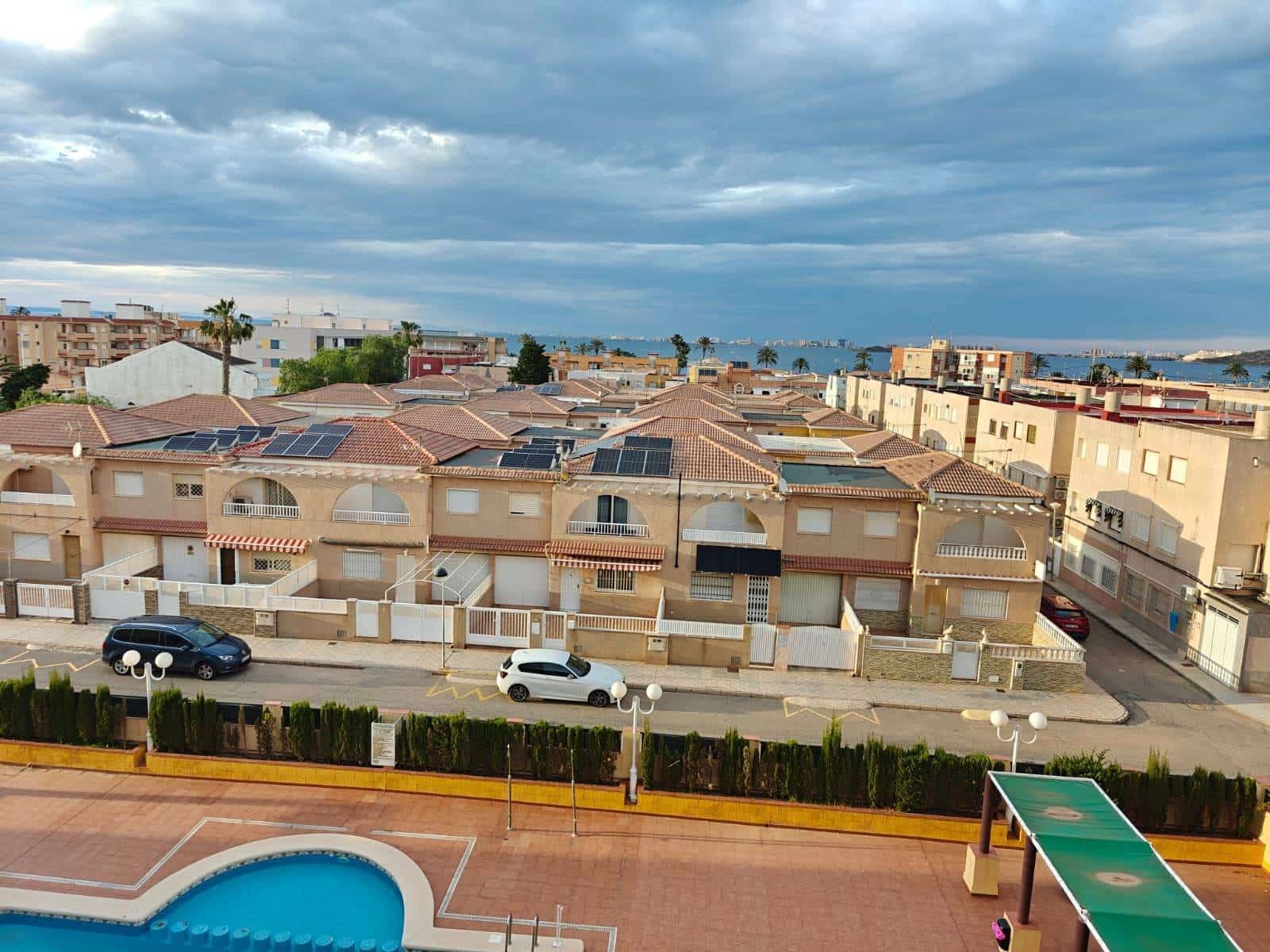 2 soveværelse Penthouse til leje i Islas Menores med swimmingpool - € 700 (Ref: 9915892)