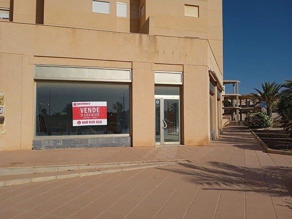 Commercial for sale in La Manga del Mar Menor - € 183,000 (Ref: 9924651)